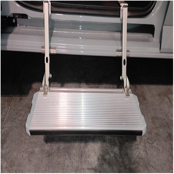 Klappbare Seitentrittleiter für Man TGE 2017+