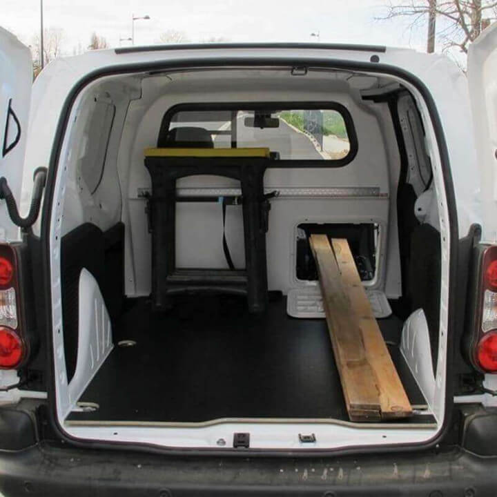 Trennwand Citroen Berlingo mit Durchreiche-Option Trennwand Citroen Berlingo mit Durchreiche-Option