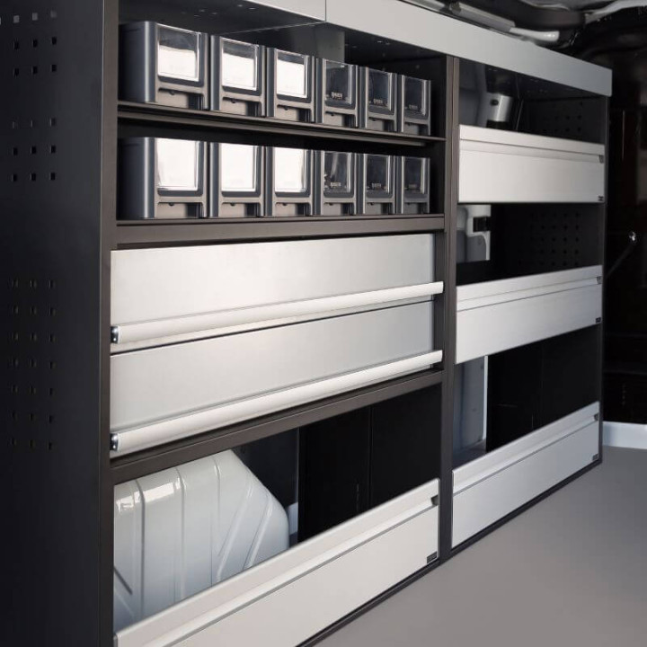 PROVAN-Ausbau (links) mit Schubladen für Nissan NV300 2016-2021 (Beispielfoto) - Seitenansicht PROVAN-Ausbau (links) mit Schubladen für Nissan NV300 2016-2021 (Beispielfoto) - Seitenansicht