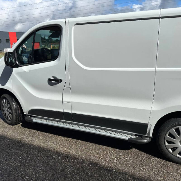 Seitlicher Trittbrett fest, Aluminium grau - Toyota Proace ab 2016 - Seitenansicht