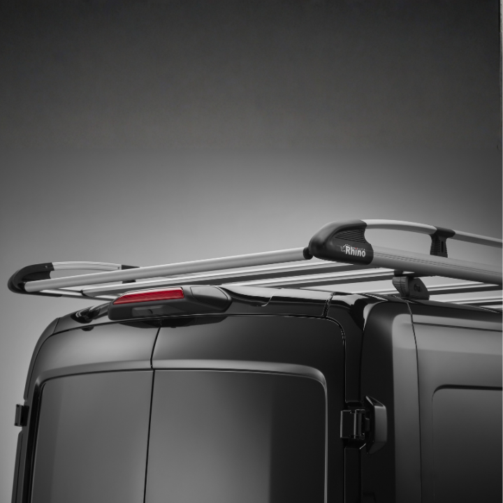 Dachgepäckträger aus grauem Aluminium für Citroen Jumpy 2016+ - Ansicht von hinten - generisches, unverbindliches Foto