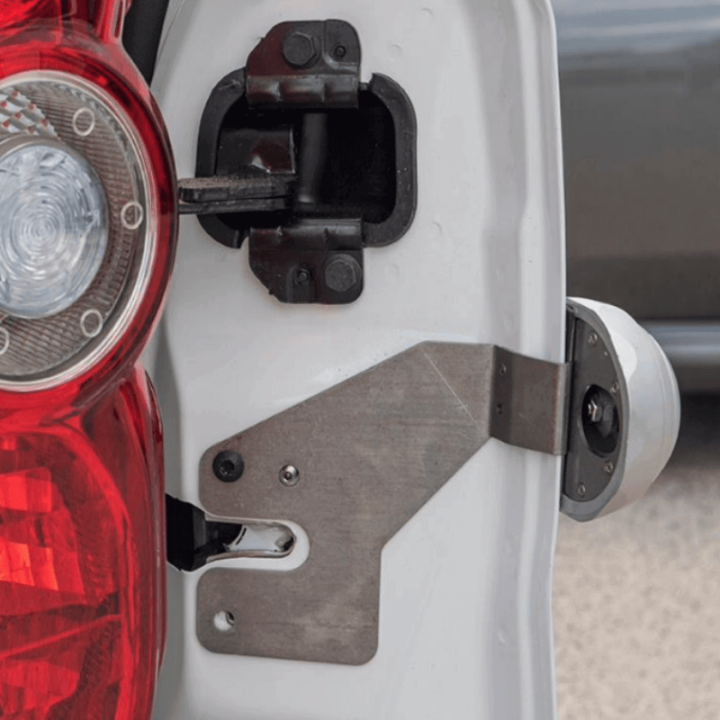 Beispiel für Befestigung an Originalbohrungen - unverbindliches Beispielfoto