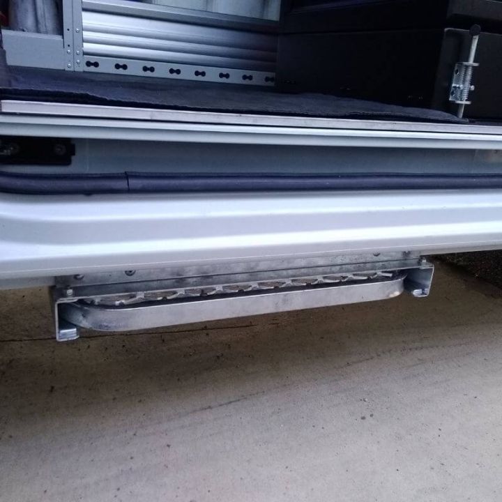 Ausziehbarer seitlicher Trittbrett - Toyota Proace Max ab 2024 - geschlossen