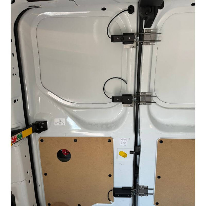 Triton Schloss an Hecktüren montiert – Nutzfahrzeugsicherung