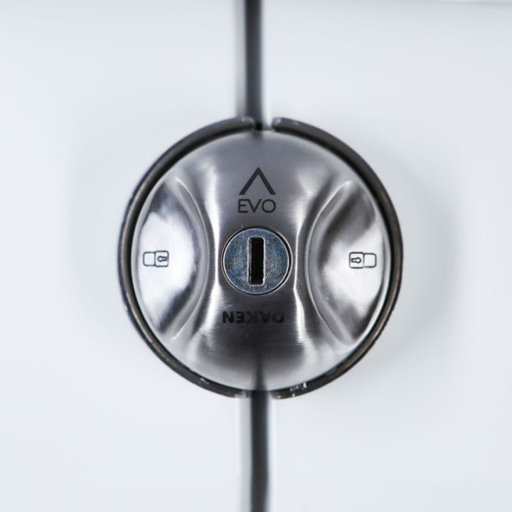 Detail Diebstahlsicherung Nutzfahrzeug DAKEN SATURN EVO aus Edelstahl mit gesichertem Zylinder