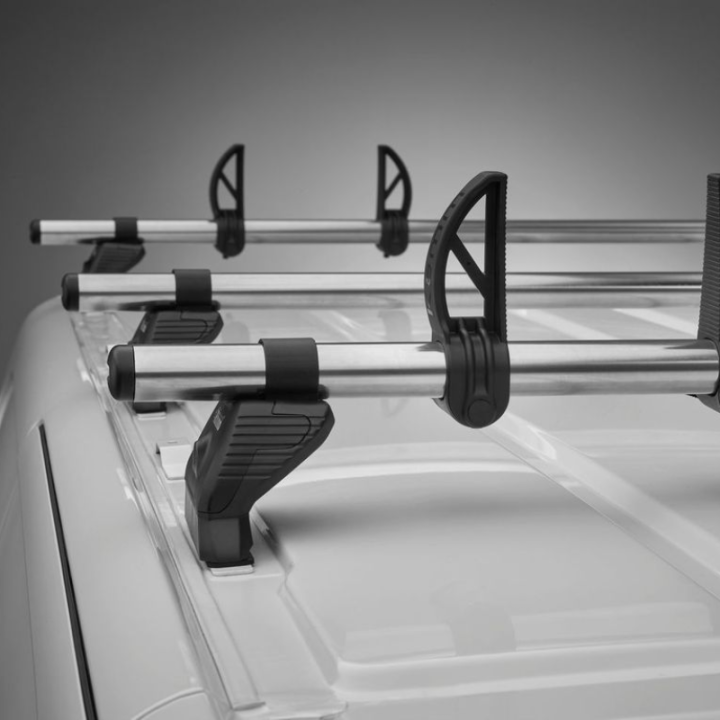 Montierte graue Aluminium-Dachträger Rhino KammBar für Volkswagen e-Transporter 2025+