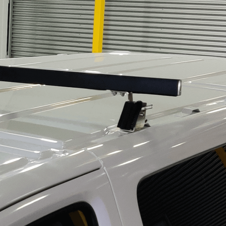 Klappbare Stange Toyota Proace 2016+ Detail Befestigung am Herstellerpunkt Klappbare Stange Toyota Proace 2016+ Detail Befestigung am Herstellerpunkt