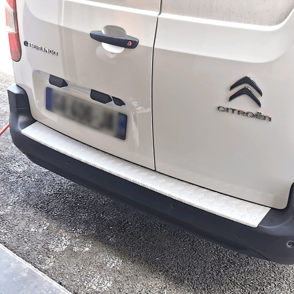 Aluminium-Kofferraumschwelle Mercedes Citan - Fahrzeugansicht - Beispiel auf anderem Fahrzeug Aluminium-Kofferraumschwelle Mercedes Citan - Fahrzeugansicht - Beispiel auf anderem Fahrzeug