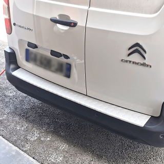 Aluminium-Ladekantensch,utz für Renault Kangoo - am Fahrzeug montiert - Beispiel an einem anderen Fahrzeug Aluminium-Ladekantensch,utz für Renault Kangoo - am Fahrzeug montiert - Beispiel an einem anderen Fahrzeug