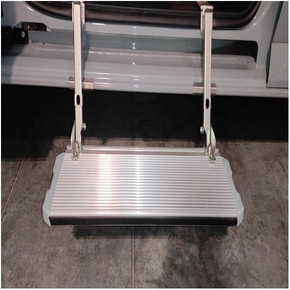 Klappbare Seitentrittstufe für Citroën Jumper 2006+ Klappbare Seitentrittstufe für Citroën Jumper 2006+