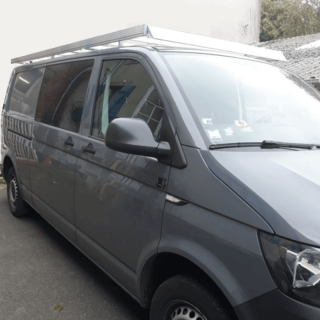 Dachträger Volkswagen Transporter T6 / T6.1 mit serienmäßigem Spoiler Dachträger Volkswagen Transporter T6 / T6.1 mit serienmäßigem Spoiler