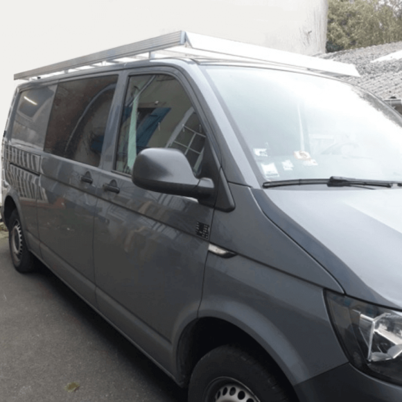 Dachträger Volkswagen Transporter T6 / T6.1 mit serienmäßigem Spoiler Dachträger Volkswagen Transporter T6 / T6.1 mit serienmäßigem Spoiler