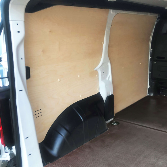 Komplette Innenverkleidung aus Holz für Fiat Talento (2016-2022) - Details Wandschutz (unverbindliches Beispielfoto) Komplette Innenverkleidung aus Holz für Fiat Talento (2016-2022) - Details Wandschutz (unverbindliches Beispielfoto)