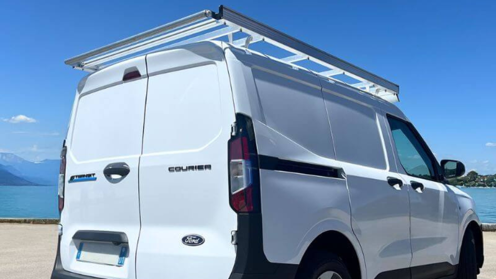 Fixer une galerie de toit utilitaire : Guide pose & sécurité